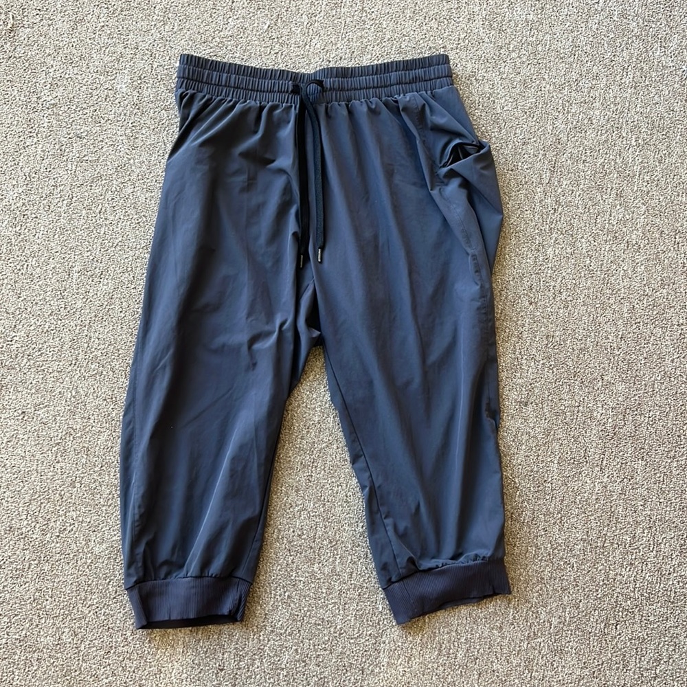 CHAMPION GRAY JOGGERS CAPRI SIZE MEDIUM